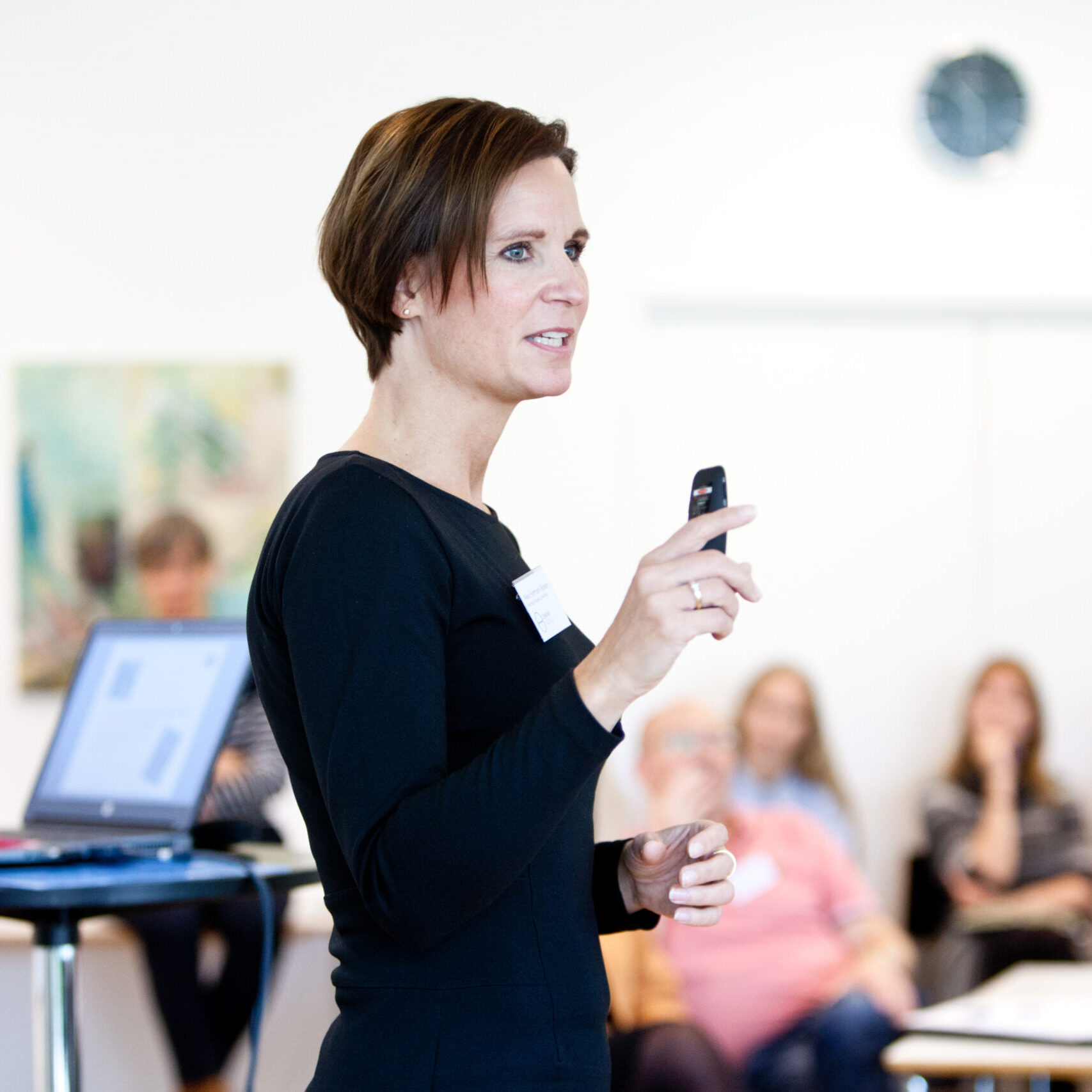 Rikke Hartmann-Bossen underviser lederteams i skræddersyet forløb